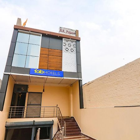 Fabhotel Rk Palace Ayodhya Bagian luar foto