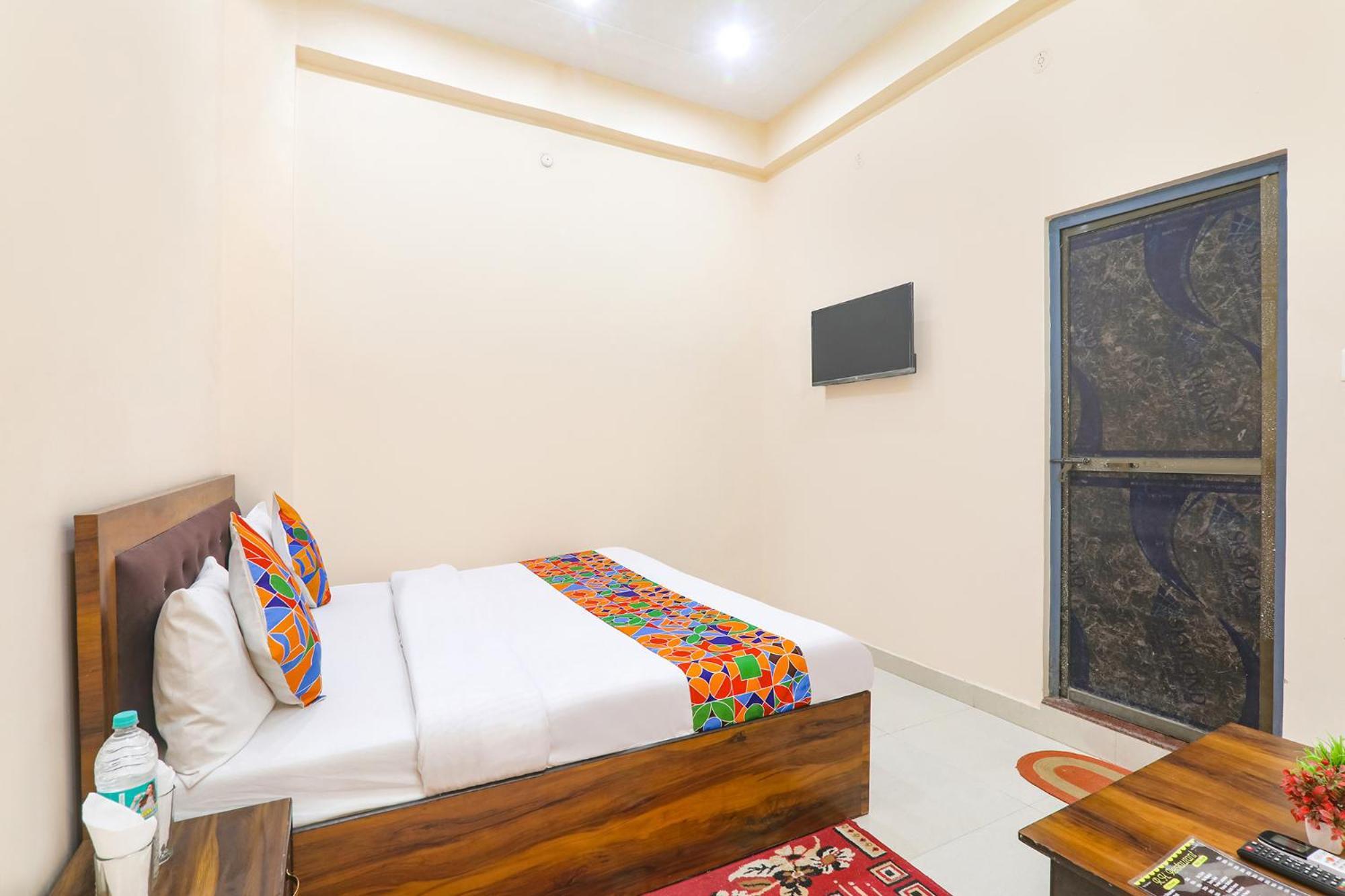 Fabhotel Rk Palace Ayodhya Bagian luar foto