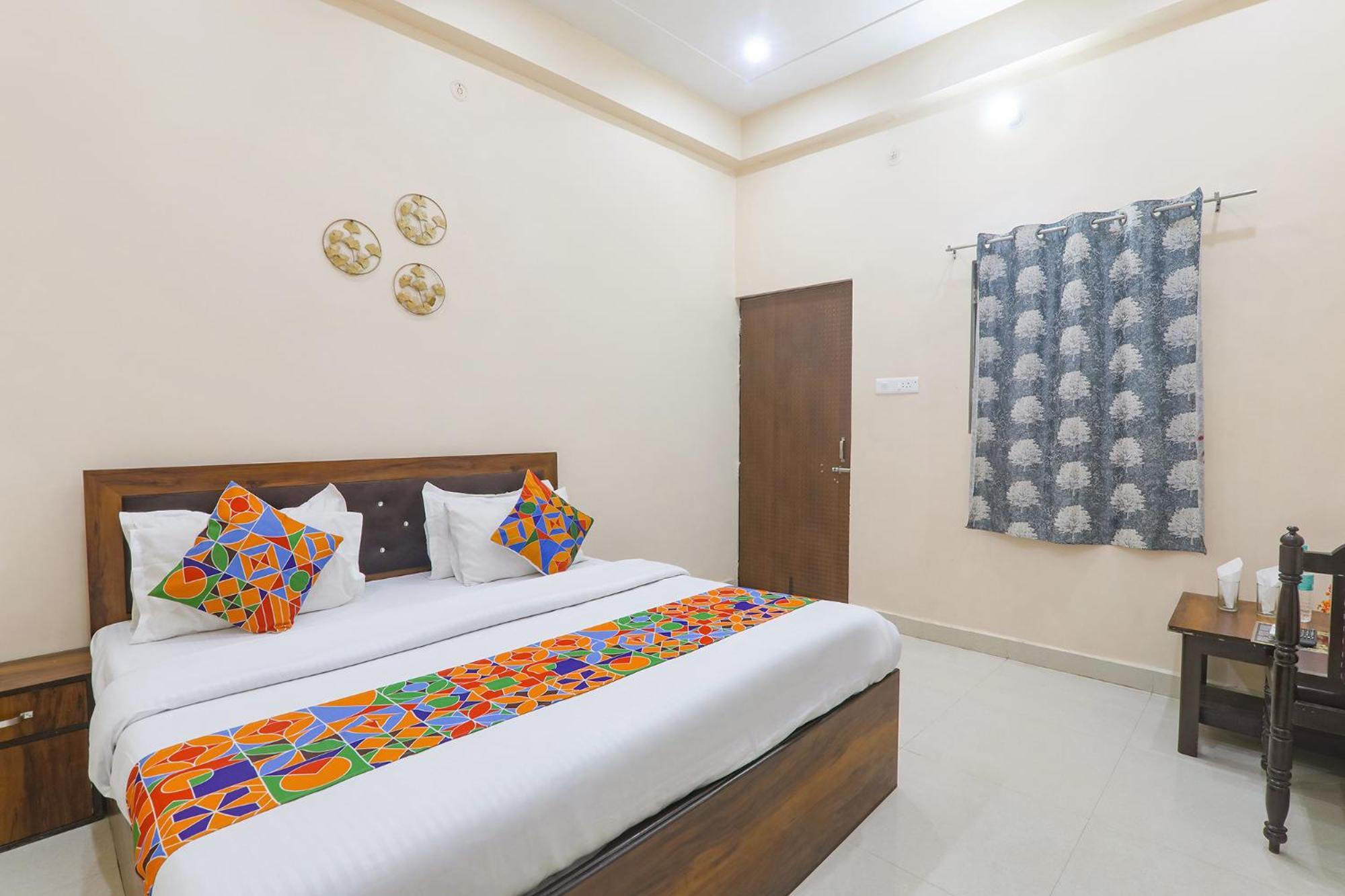 Fabhotel Rk Palace Ayodhya Bagian luar foto