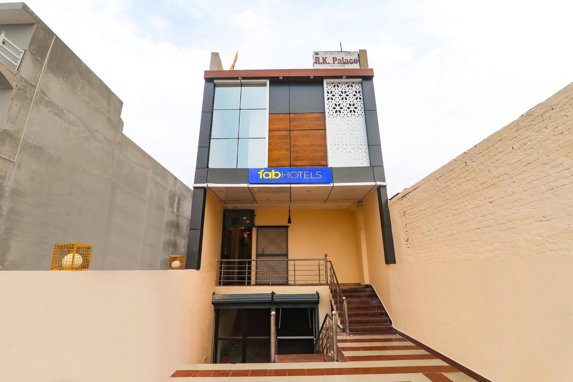 Fabhotel Rk Palace Ayodhya Bagian luar foto