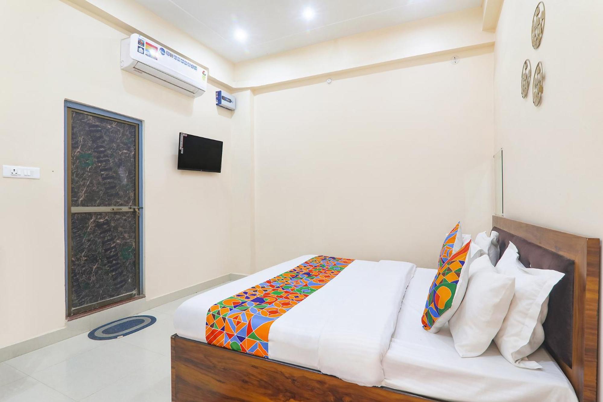 Fabhotel Rk Palace Ayodhya Bagian luar foto