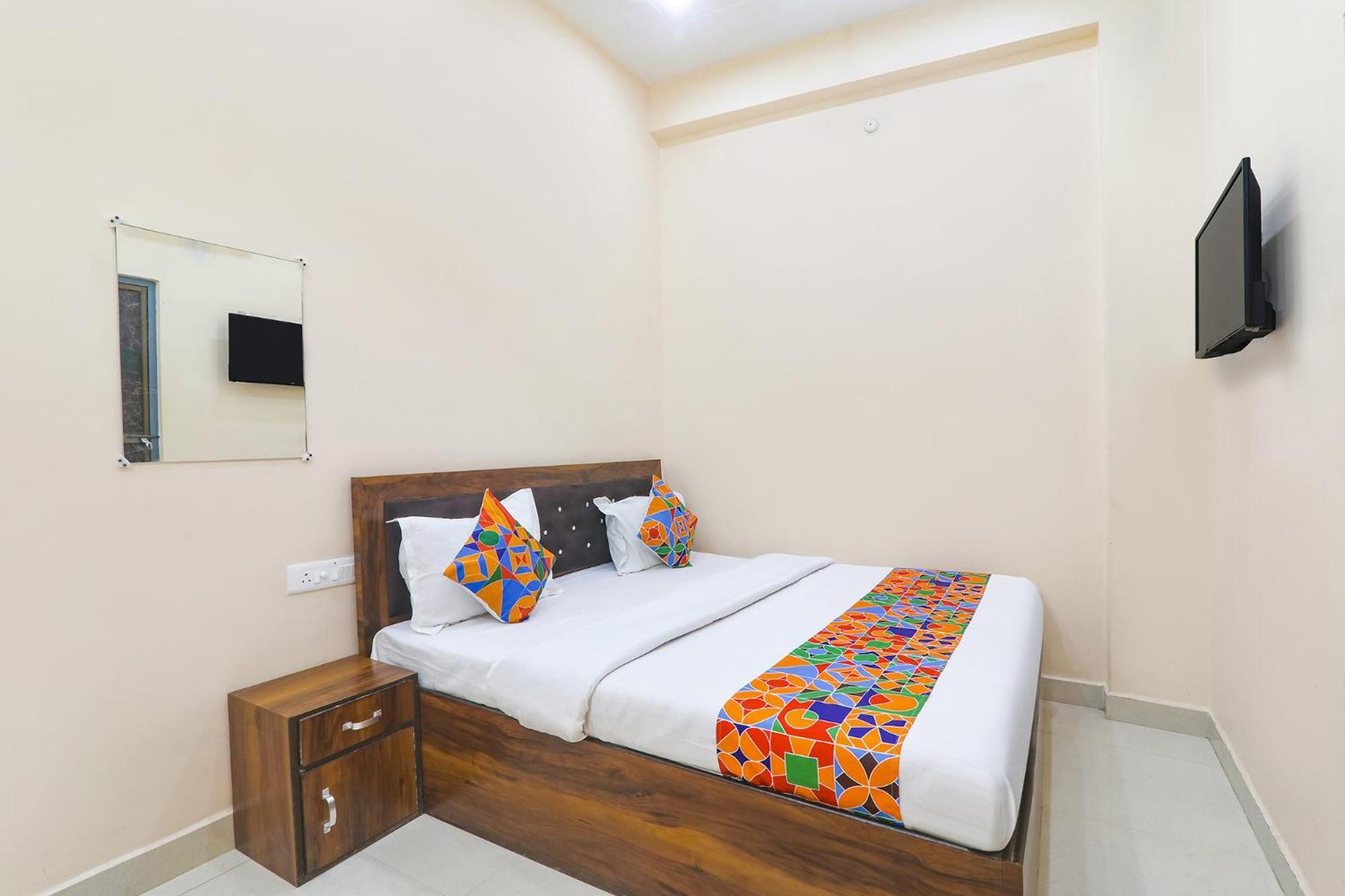 Fabhotel Rk Palace Ayodhya Bagian luar foto