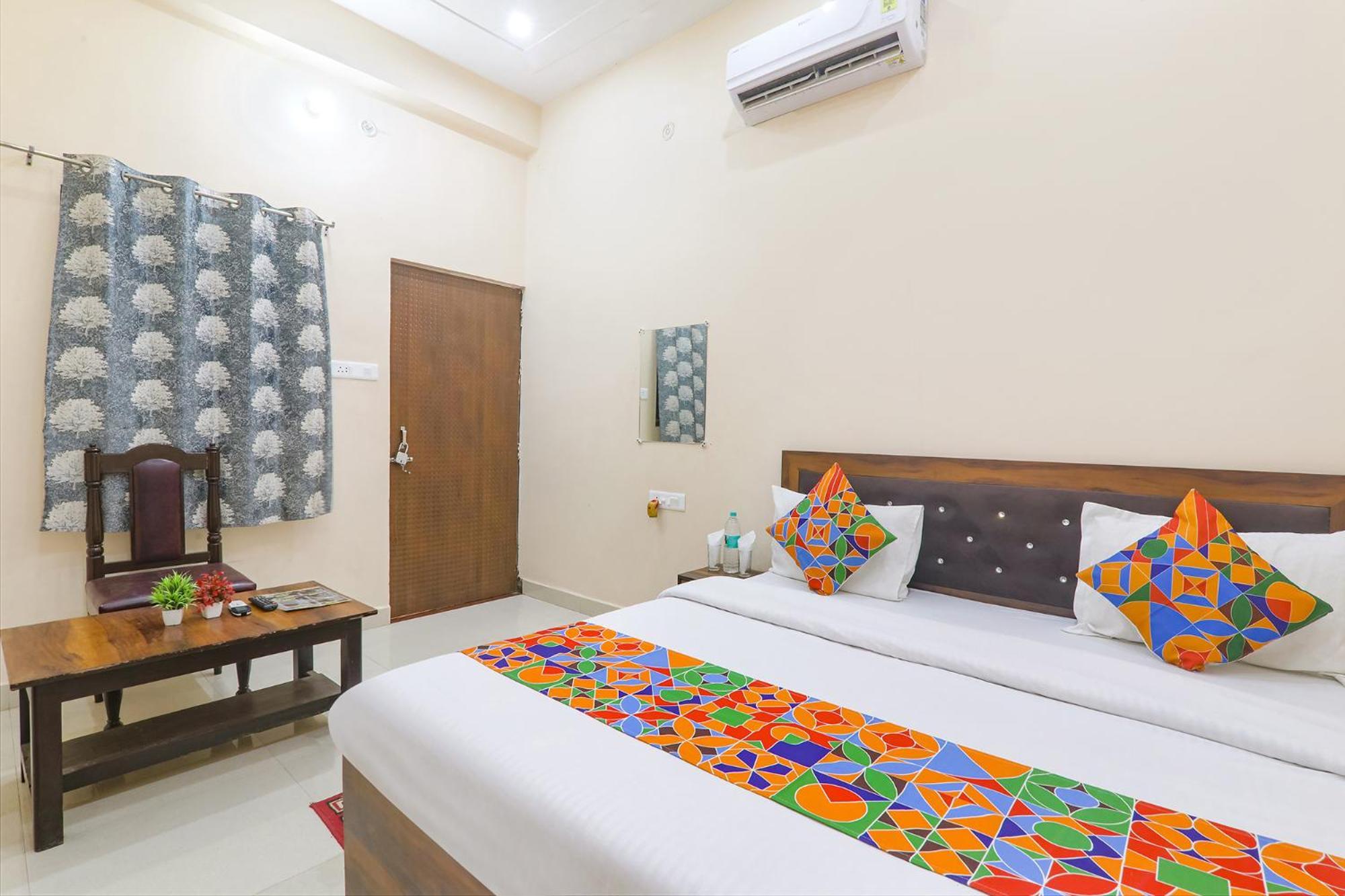 Fabhotel Rk Palace Ayodhya Bagian luar foto