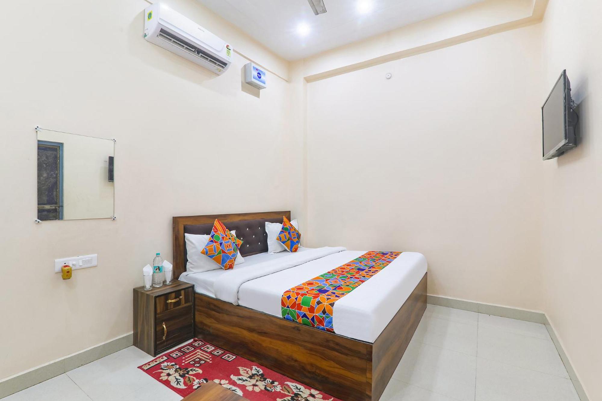 Fabhotel Rk Palace Ayodhya Bagian luar foto